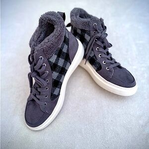 Marc Fisher Fellow Plaid Sherpa High Top Sneakers 8.5 Gray Black NWOT Cozy